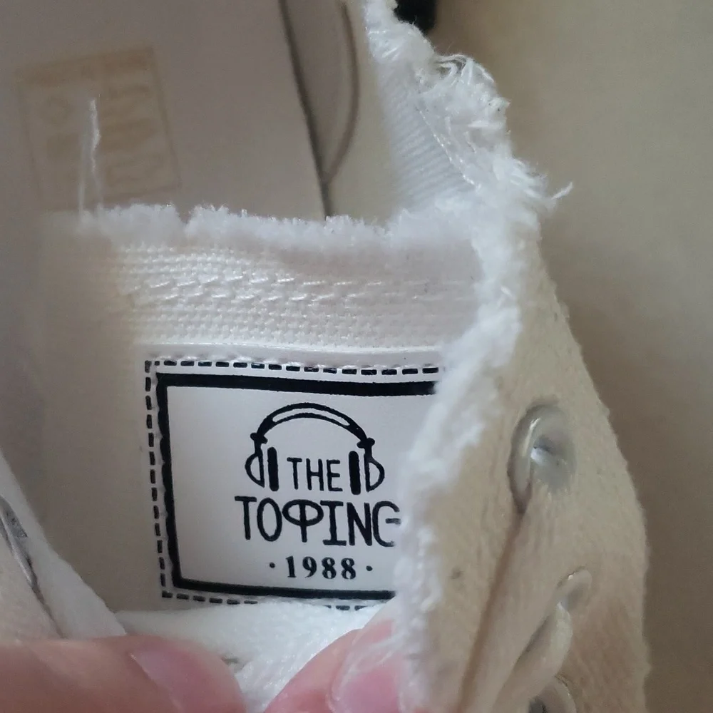 New never worn white shoes - Picture 6 of 6